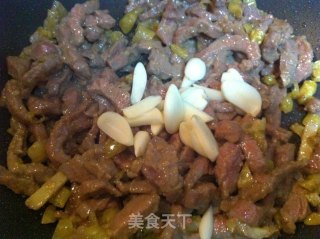 泡椒炒牛肉的做法步骤：8