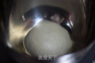手工揉面的松软奶香面包的做法步骤：3