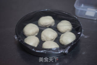 手工揉面的松软奶香面包的做法步骤：5