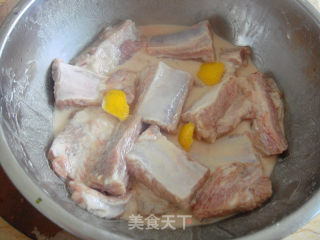 番茄沙司排骨的做法步骤：2