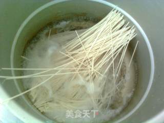 番茄黑蒜香菇面的做法步骤：7