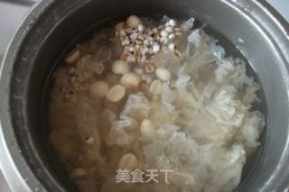 薏米莲子银耳羹的做法步骤：5