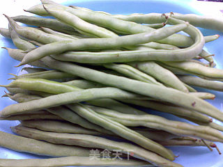 鱼干煸炒四季豆的做法步骤：1