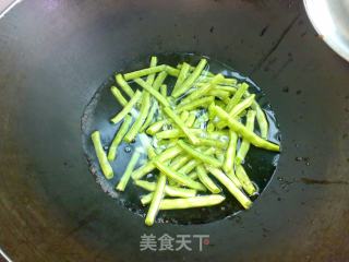 鱼干煸炒四季豆的做法步骤：3