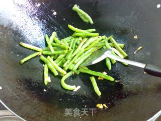 鱼干煸炒四季豆的做法步骤：7