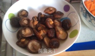 扒烧素肠的做法步骤：1
