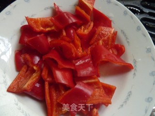 红椒爆山田鸡的做法步骤：3