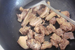 慰劳自己，享受美味-----红烧啤酒鸭的做法步骤：4