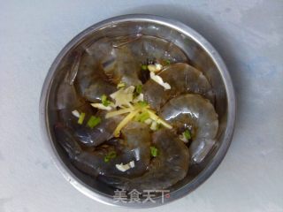 蒜蓉蒸虾---煮蛋器版的做法步骤：3