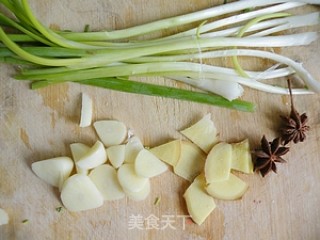 开胃荤菜-----葱烧大排的做法步骤：2