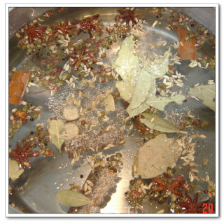 简单几步做出大众美味------五香咸鸭蛋的做法步骤：2