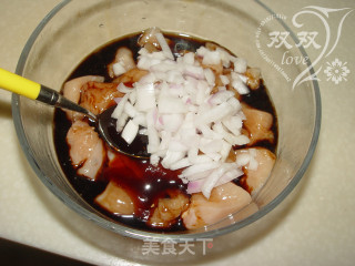 巧用平底锅做烧烤风味鸡肉串——叉烧鸡肉串的做法步骤：7