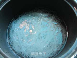 清水粉丝鱼头汤的做法步骤：2
