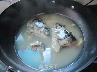 清水粉丝鱼头汤的做法步骤：6