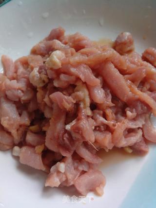 豇豆炒肉丝的做法步骤：1