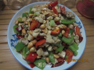 宫保鸡丁的做法步骤：1