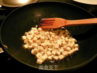 豆干萝卜粒的做法步骤：1