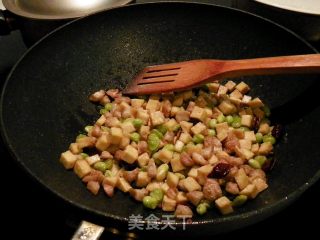 豆干萝卜粒的做法步骤：6