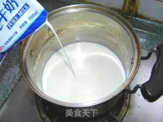 【番茄自制美食】美丽可爱的草莓卡通布丁的做法步骤：2