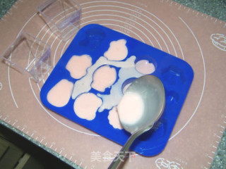 【番茄自制美食】美丽可爱的草莓卡通布丁的做法步骤：6