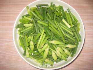 蒜薹炒肉的做法步骤：2