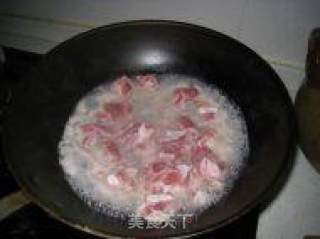 赤小豆粉葛排骨汤的做法步骤：2