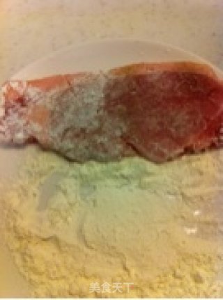 绝对外脆里嫩的炸猪排的做法步骤：3