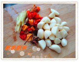 家常美味----香菇红烧鸡块的做法步骤：2