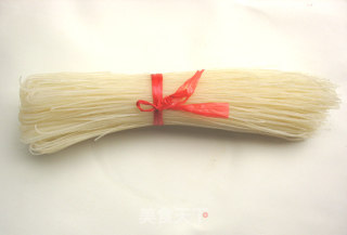红肠桂林米粉的做法步骤：1