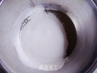 提前预热中秋——白莲蓉广式月饼的做法步骤：3