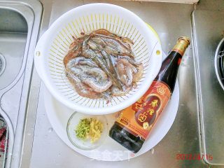 【让美食充满爱】1#爱之形意味——爱心香草香糟虾的做法步骤：2