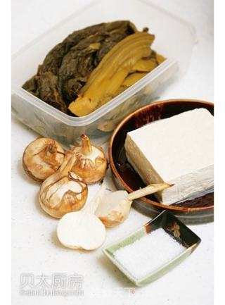 茨菰咸菜豆腐煲的做法步骤：1