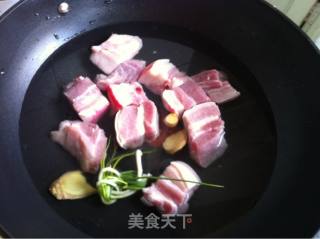 芋头红烧肉的做法步骤：1