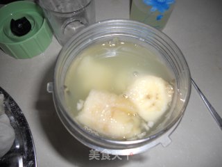 乳清香蕉奶昔的做法步骤：2