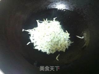 银鱼烩苦瓜的做法步骤：4