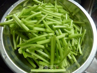 清爆山芋梗的做法步骤：2