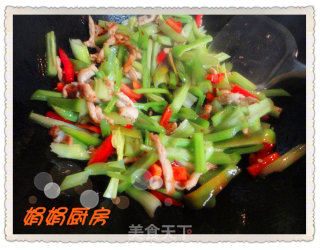 双椒香芹鸡丝！的做法步骤：4