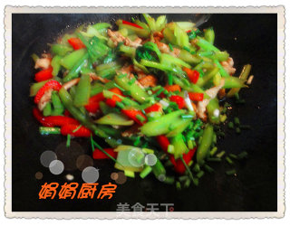 双椒香芹鸡丝！的做法步骤：5