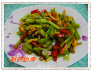 双椒香芹鸡丝！的做法步骤：6