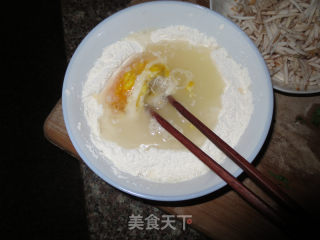 芋头丝鸡蛋饼的做法步骤：2
