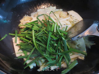 春韭炒春笋的做法步骤：3