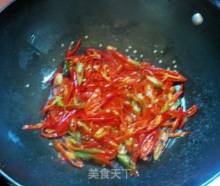 红椒炒仔姜丝的做法步骤：3