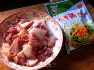五香粉蒸肉的做法步骤：1