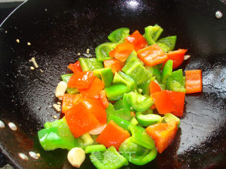 灯笼椒炒牛肉的做法步骤：5