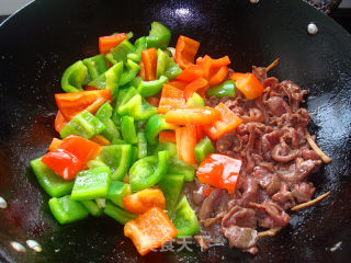 灯笼椒炒牛肉的做法步骤：8