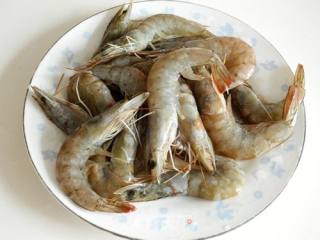 青豆黄瓜炒大虾的做法步骤：1