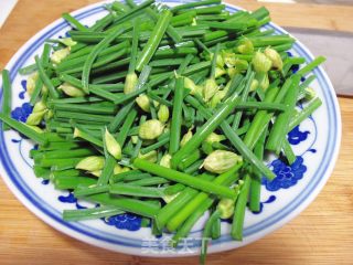 一个人也要好好吃饭——韭苔炒肉的做法步骤：2