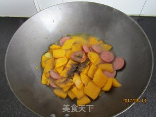 南瓜炒火腿肠的做法步骤：3