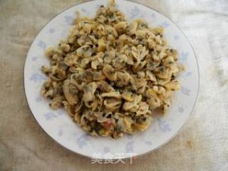 韭菜蛤蜊猪肉水饺的做法步骤：2