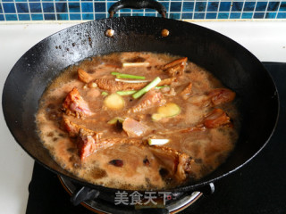 冰糖排骨的做法步骤：7